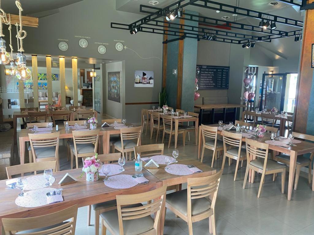 Howard Johnson Hotel ירבה בואנה מראה חיצוני תמונה